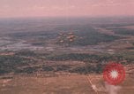 Standbild Vietnam Fallschirmjäger Vietnam, 1962, aus Sekunde 39 historischem Filmmaterial Videoclip 65675075374