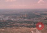 Standbild Vietnam Fallschirmjäger Vietnam, 1962, aus Sekunde 41 historischem Filmmaterial Videoclip 65675075374
