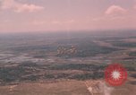 Standbild Vietnam Fallschirmjäger Vietnam, 1962, aus Sekunde 45 historischem Filmmaterial Videoclip 65675075374