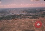 Standbild Vietnam Fallschirmjäger Vietnam, 1962, aus Sekunde 55 historischem Filmmaterial Videoclip 65675075374