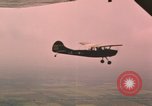 Standbild O-1E Bird Dog Flugzeuge Tan ein Vietnam, 1962, aus Sekunde 13 historischem Filmmaterial Videoclip 65675075377
