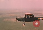 Standbild O-1E Bird Dog Flugzeuge Tan ein Vietnam, 1962, aus Sekunde 45 historischem Filmmaterial Videoclip 65675075377