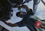 Standbild USA airmen Da Nang Vietnam, 1962, aus Sekunde 29 historischem Filmmaterial Videoclip 65675075395