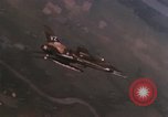 Immagine di F-100D Super Sabre jet fighters Il Vietnam, 1967, secondo 49 filmato di repertorio 65675075398