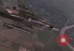 Immagine di F-100D Super Sabre jet fighters Il Vietnam, 1967, secondo 55 filmato di repertorio 65675075398