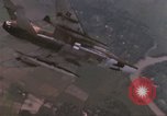 Immagine di F-100D Super Sabre jet fighters Il Vietnam, 1967, secondo 57 filmato di repertorio 65675075398