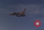 Image F-100D Super de chasseurs à réaction Sabre Vietnam, 1967, de la seconde 10 séquences d'archives historiques vidéo 65675075405