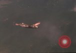 Image F-100D Super de chasseurs à réaction Sabre Vietnam, 1967, de la seconde 59 séquences d'archives historiques vidéo 65675075405