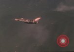 Image F-100D Super de chasseurs à réaction Sabre Vietnam, 1967, de la seconde 61 séquences d'archives historiques vidéo 65675075405
