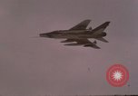 Image bombe éclate Vietnam, 1967, de la seconde 8 séquences d'archives historiques vidéo 65675075407