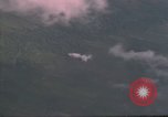 Image bombe éclate Vietnam, 1967, de la seconde 25 séquences d'archives historiques vidéo 65675075407