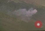 Image bombe éclate Vietnam, 1967, de la seconde 62 séquences d'archives historiques vidéo 65675075407