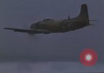 Image Force aérienne vietnamien 524e Escadron de chasse Skyraider sur une mission Vietnam, 1967, de la seconde 9 séquences d'archives historiques vidéo 65675075416