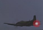 Image Force aérienne vietnamien 524e Escadron de chasse Skyraider sur une mission Vietnam, 1967, de la seconde 14 séquences d'archives historiques vidéo 65675075416