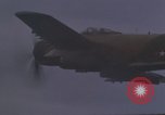 Image Force aérienne vietnamien 524e Escadron de chasse Skyraider sur une mission Vietnam, 1967, de la seconde 40 séquences d'archives historiques vidéo 65675075416