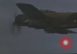 Image Force aérienne vietnamien 524e Escadron de chasse Skyraider sur une mission Vietnam, 1967, de la seconde 44 séquences d'archives historiques vidéo 65675075416