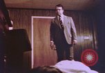 Image pistolet comme preuves matérielles United States USA, 1969, de la seconde 4 séquences d'archives historiques vidéo 65675075440