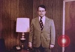 Image pistolet comme preuves matérielles United States USA, 1969, de la seconde 9 séquences d'archives historiques vidéo 65675075440