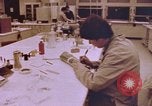 Image pistolet comme preuves matérielles United States USA, 1969, de la seconde 59 séquences d'archives historiques vidéo 65675075440