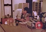 Image pistolet comme preuves matérielles United States USA, 1969, de la seconde 60 séquences d'archives historiques vidéo 65675075440