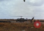 Standbild United States Soldaten Vietnam, 1968, aus Sekunde 12 historischem Filmmaterial Videoclip 65675075467