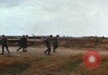 Standbild United States Soldaten Vietnam, 1968, aus Sekunde 27 historischem Filmmaterial Videoclip 65675075467