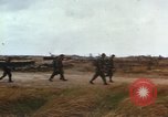 Standbild United States Soldaten Vietnam, 1968, aus Sekunde 28 historischem Filmmaterial Videoclip 65675075467
