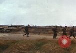 Standbild United States Soldaten Vietnam, 1968, aus Sekunde 33 historischem Filmmaterial Videoclip 65675075467