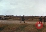 Standbild United States Soldaten Vietnam, 1968, aus Sekunde 34 historischem Filmmaterial Videoclip 65675075467