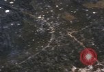 Standbild UH-1B Iroquois Hubschrauber Vietnam, 1968, aus Sekunde 20 historischem Filmmaterial Videoclip 65675075470