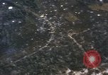 Standbild UH-1B Iroquois Hubschrauber Vietnam, 1968, aus Sekunde 23 historischem Filmmaterial Videoclip 65675075470