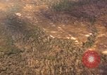 Standbild UH-1B Iroquois Hubschrauber Vietnam, 1968, aus Sekunde 43 historischem Filmmaterial Videoclip 65675075470