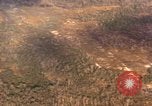 Standbild UH-1B Iroquois Hubschrauber Vietnam, 1968, aus Sekunde 46 historischem Filmmaterial Videoclip 65675075470