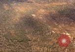 Standbild UH-1B Iroquois Hubschrauber Vietnam, 1968, aus Sekunde 48 historischem Filmmaterial Videoclip 65675075470