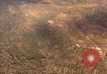 Standbild UH-1B Iroquois Hubschrauber Vietnam, 1968, aus Sekunde 49 historischem Filmmaterial Videoclip 65675075470