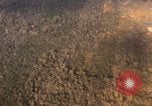 Standbild UH-1B Iroquois Hubschrauber Vietnam, 1968, aus Sekunde 62 historischem Filmmaterial Videoclip 65675075470