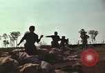 Immagine di Soldati montagnard Bu Gia Vietnam, 1963, secondo 4 filmato di repertorio 65675075481