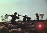 Immagine di Soldati montagnard Bu Gia Vietnam, 1963, secondo 6 filmato di repertorio 65675075481