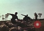 Immagine di Soldati montagnard Bu Gia Vietnam, 1963, secondo 8 filmato di repertorio 65675075481
