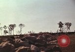 Immagine di Soldati montagnard Bu Gia Vietnam, 1963, secondo 12 filmato di repertorio 65675075481