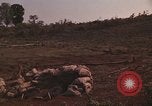 Immagine di Soldati montagnard Bu Gia Vietnam, 1963, secondo 19 filmato di repertorio 65675075481