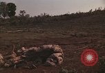 Immagine di Soldati montagnard Bu Gia Vietnam, 1963, secondo 20 filmato di repertorio 65675075481