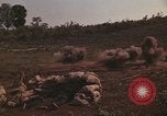 Immagine di Soldati montagnard Bu Gia Vietnam, 1963, secondo 21 filmato di repertorio 65675075481