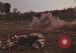 Immagine di Soldati montagnard Bu Gia Vietnam, 1963, secondo 24 filmato di repertorio 65675075481