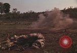 Immagine di Soldati montagnard Bu Gia Vietnam, 1963, secondo 26 filmato di repertorio 65675075481