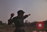 Immagine di Soldati montagnard Bu Gia Vietnam, 1963, secondo 30 filmato di repertorio 65675075481