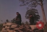 Immagine di Soldati montagnard Bu Gia Vietnam, 1963, secondo 37 filmato di repertorio 65675075481