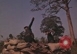 Immagine di Soldati montagnard Bu Gia Vietnam, 1963, secondo 40 filmato di repertorio 65675075481