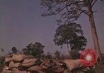 Immagine di Soldati montagnard Bu Gia Vietnam, 1963, secondo 44 filmato di repertorio 65675075481