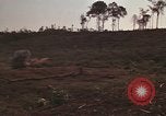 Immagine di Soldati montagnard Bu Gia Vietnam, 1963, secondo 50 filmato di repertorio 65675075481